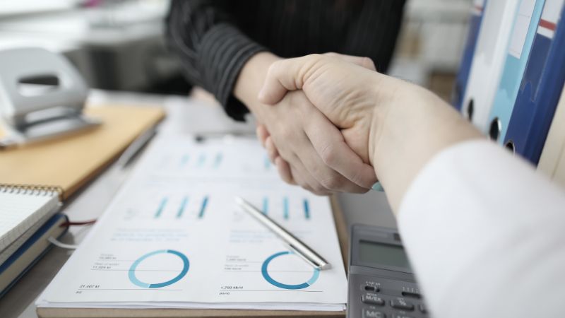 El impacto positivo del cumplimiento laboral en la reputación de la empresa y su relación con los clientes y proveedores